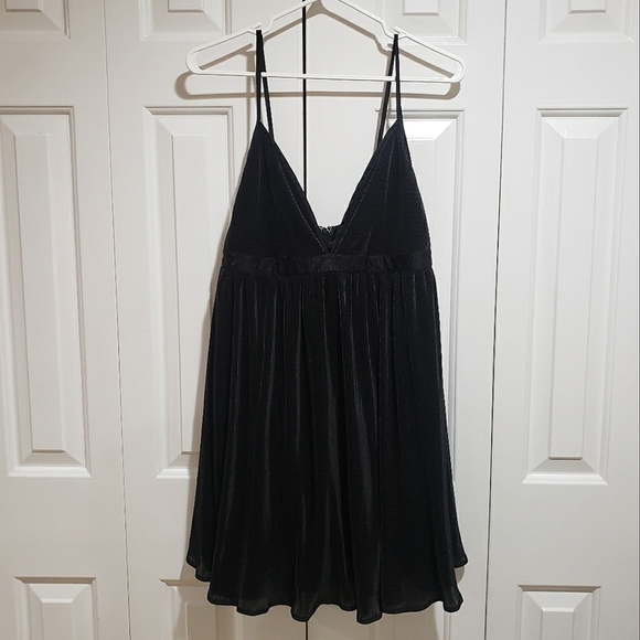 SHOW Me Your Mumu Pleated Eva Dress in Black Size Large - Picture 3 of 10